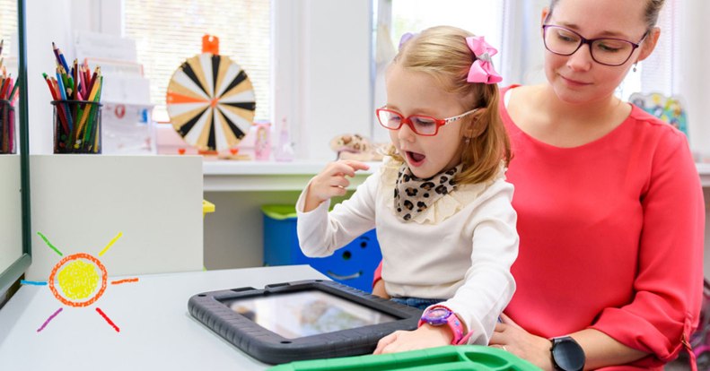 Lehet képernyővel fejleszteni a kisgyereket? Mit mondanak a szakemberek?