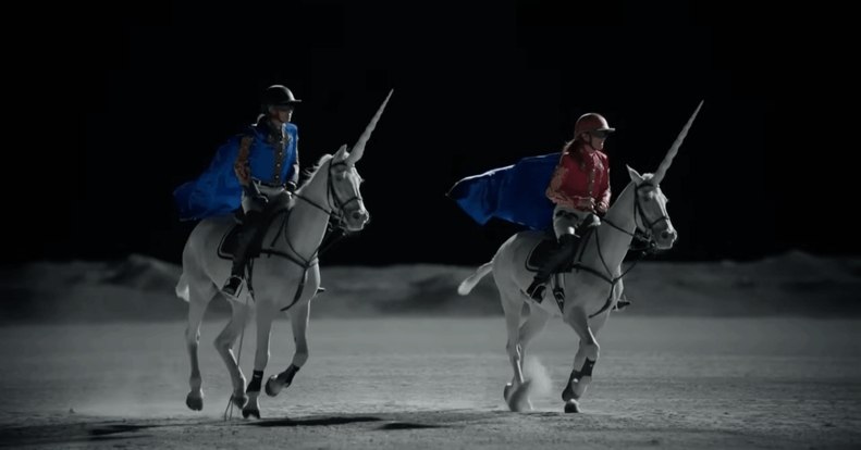 Megérkezett a Sora 2, amely egyszerre videóalkotó MI és közösségi média, ez pedig szülőként hatalmas kihívást jelent majd