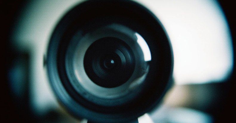 Egy új zsarolóvírus pornónézés közben kapcsolja be a webkamerát