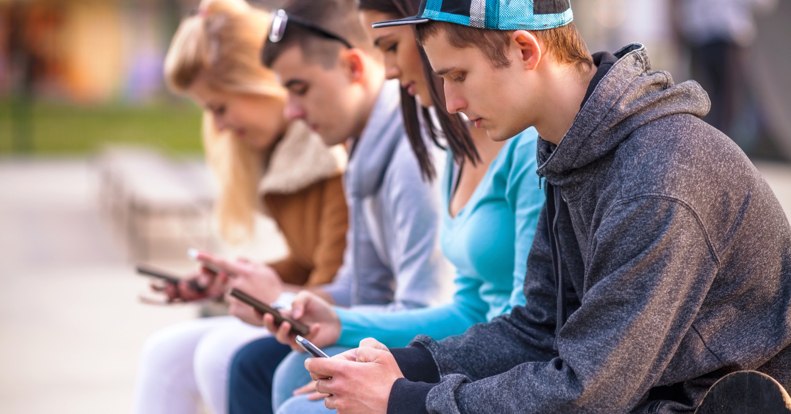 Tudtad, hogy a legújabb kutatások szerint a közösségi média egyáltalán nem káros, sőt, hasznos is lehet a gyerekek számára? És te sem akarod elhinni?