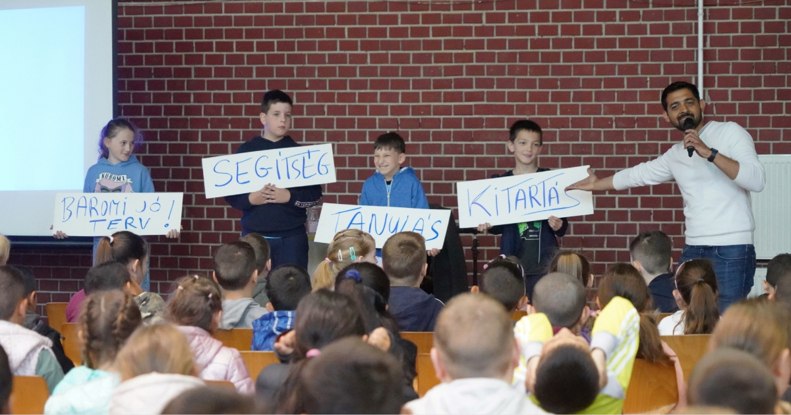 Ingyen videósorozat készült tanároknak és hátrányos helyzetű gyerekeknek, hogy könnyebben tudjanak kommunikálni