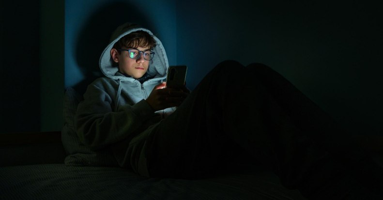 Instagram riasztás: a Meta értesíti a szülőket, ha a tinik öngyilkosság témájú tartalomra keresnek