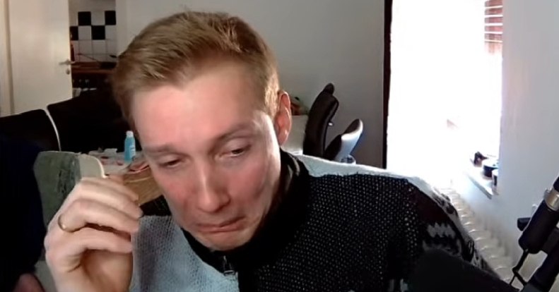 Négy évig dolgozott a játékán, aztán élő adásban sírta el magát a fejlesztő, amikor meglátta, mennyit keresett vele