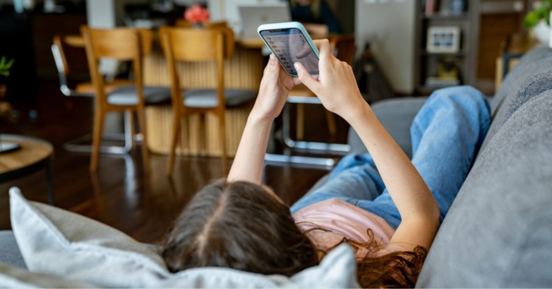 Nem minden fekete-fehér: mit gondolnak valójában a tinédzserek a közösségi médiáról?