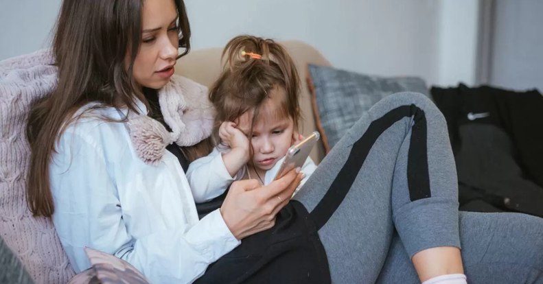 Miért csak a gyerek képernyőidejéről beszélgetünk, amikor az egészséges családi működésről van szó?