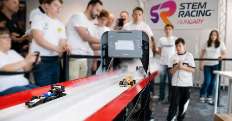 Forma–1-es versenyautót építettek magyar diákok a Hungaroringen, de itt nem csak a sebesség számított