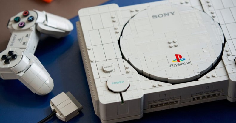 Most már tényleg darabokra szedhetjük az első PlayStationt, ugyanis LEGO-készlet lett belőle