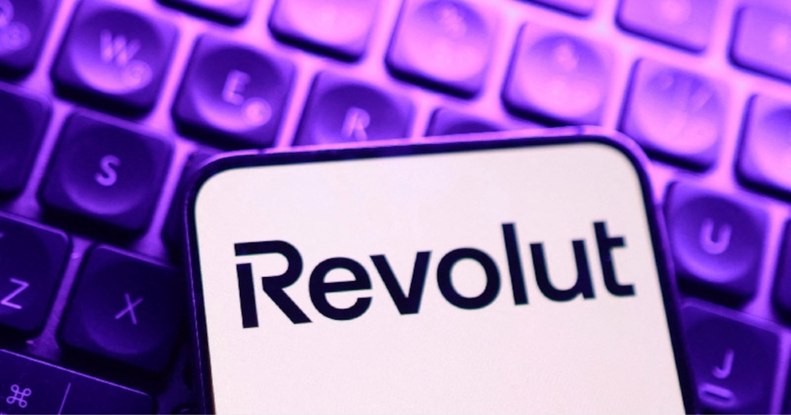 Csalók verték át a Revolutot, ügyfelek adatait sikerült megszerezniük