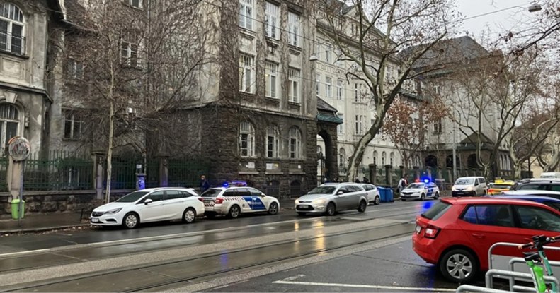 Több mint 70 iskolát érintő bombafenyegetés Magyarországon: a Nemzeti Nyomozó Iroda vizsgálja az ügyet